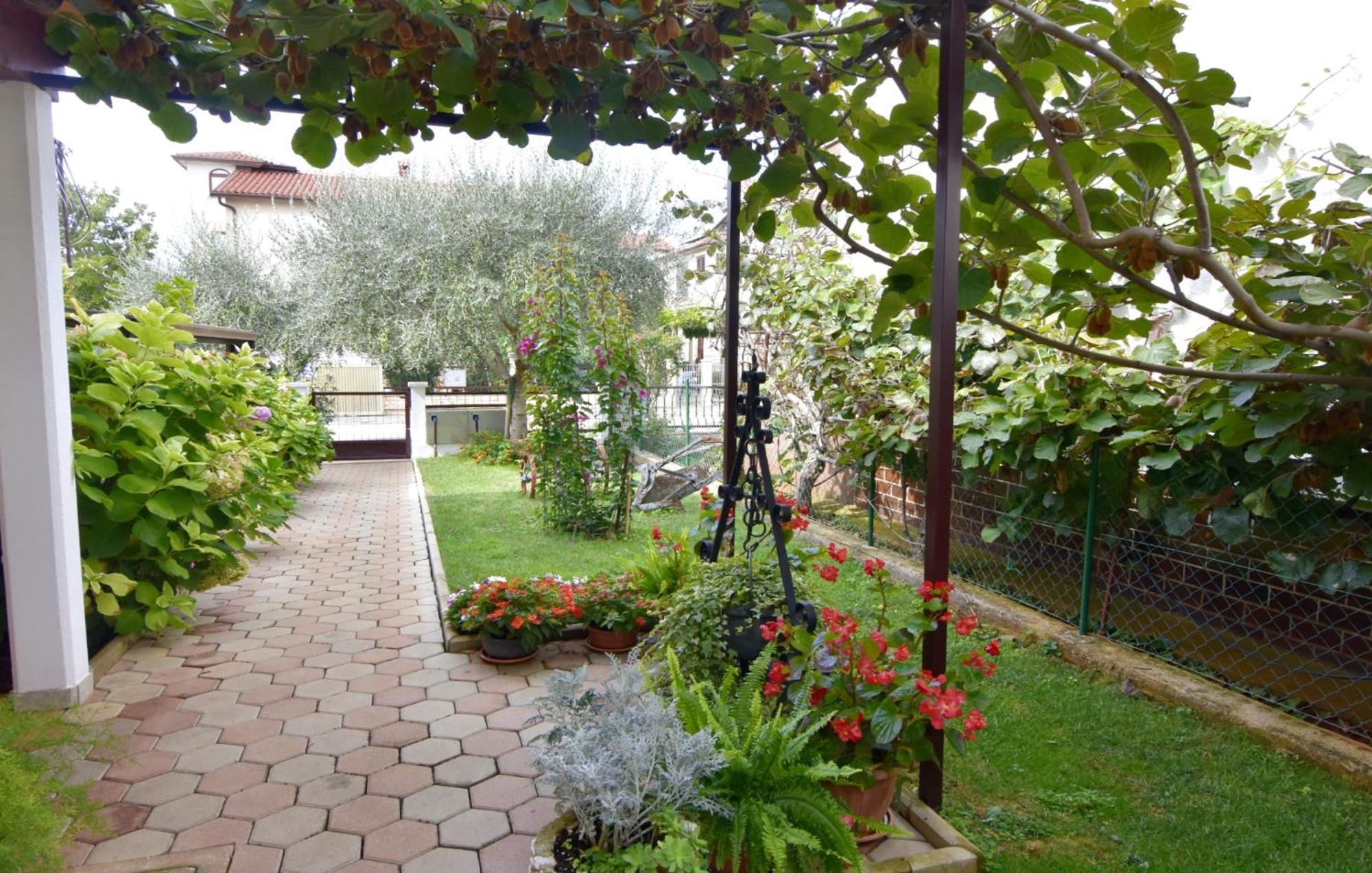 Apartmán With A Parking Space - 22464 Umag
